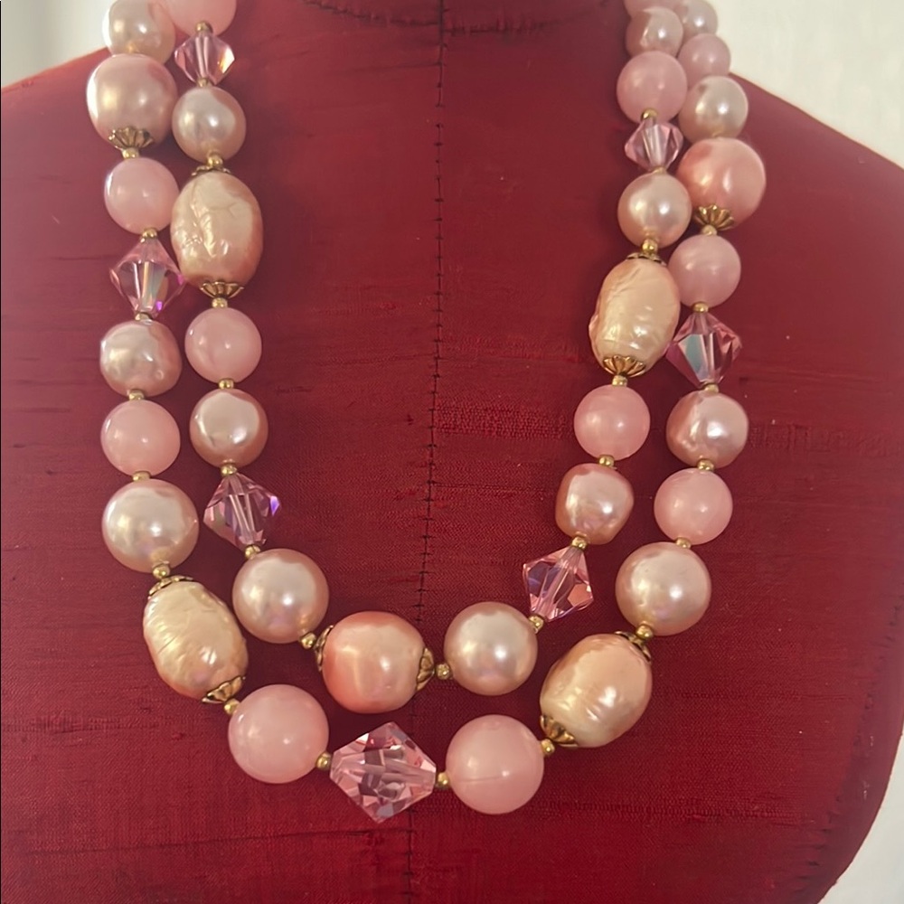Pink Double-Strand Beaded Necklace with Gradient Effect